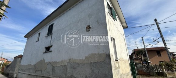 5 rooms House in Fino Mornasco, Italy No. 6013 6