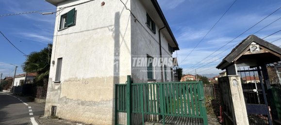 5 rooms House in Fino Mornasco, Italy No. 6013 3