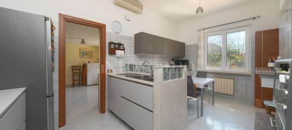 4 rooms Villa in Rome, Italy No. 111596 8