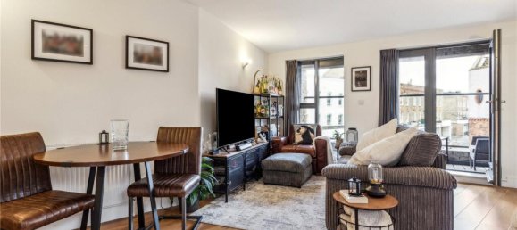 2 bedrooms Apartment in London, United Kingdom No. 12808 2