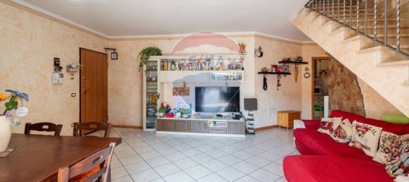 4 Schlafzimmer Wohnung in Monterotondo, Italy, Nr. 335793 2
