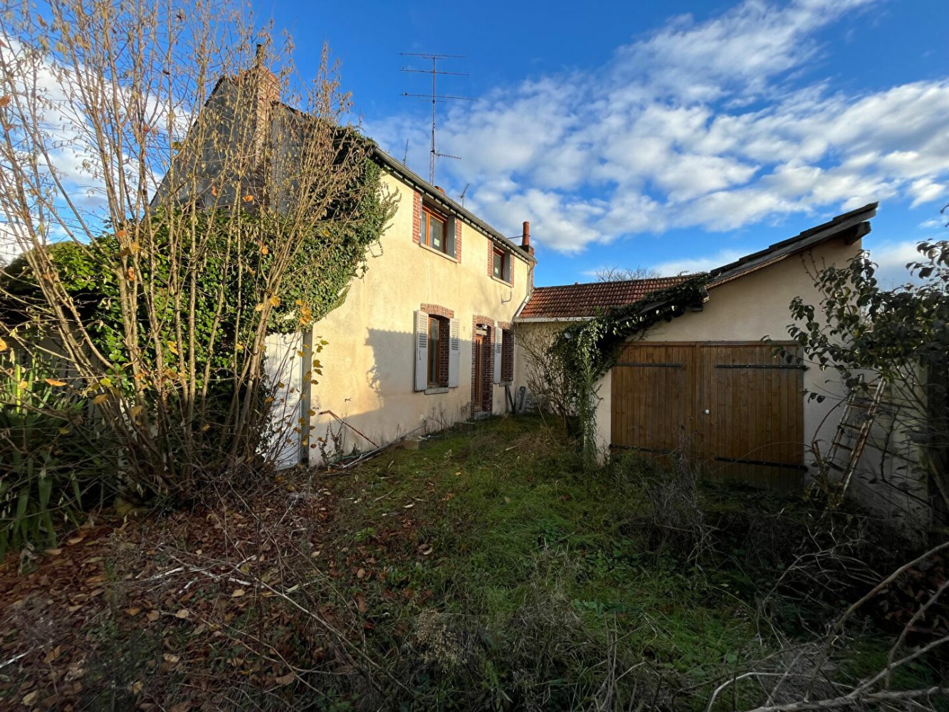 Edificio de 4 dormitorios en Amilly, France No. 55696