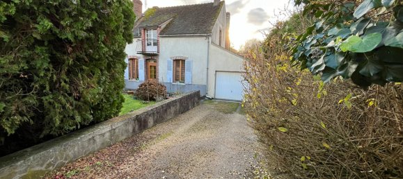 Edificio de 4 dormitorios en Amilly, France No. 55696 2