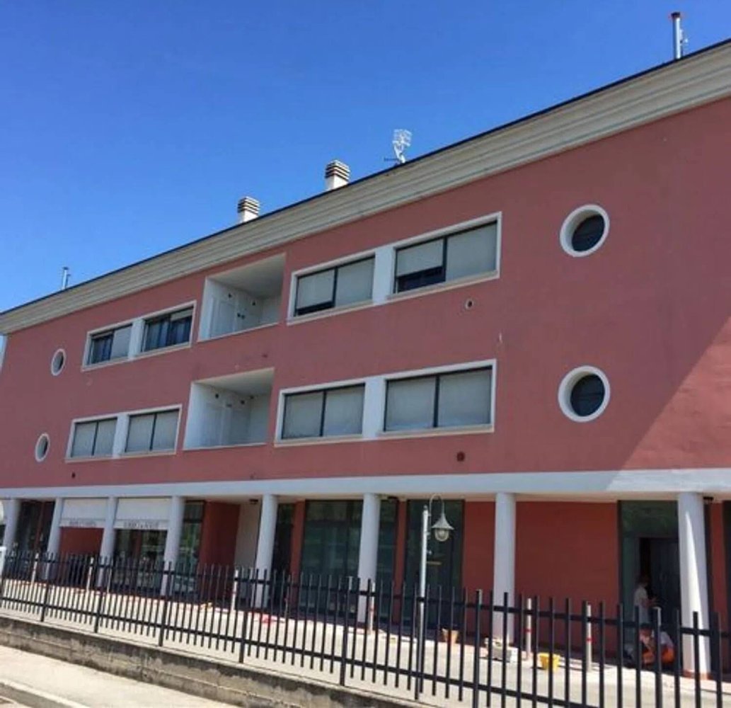 Oficina en Desenzano del Garda, Italy 70 m² No. 391826