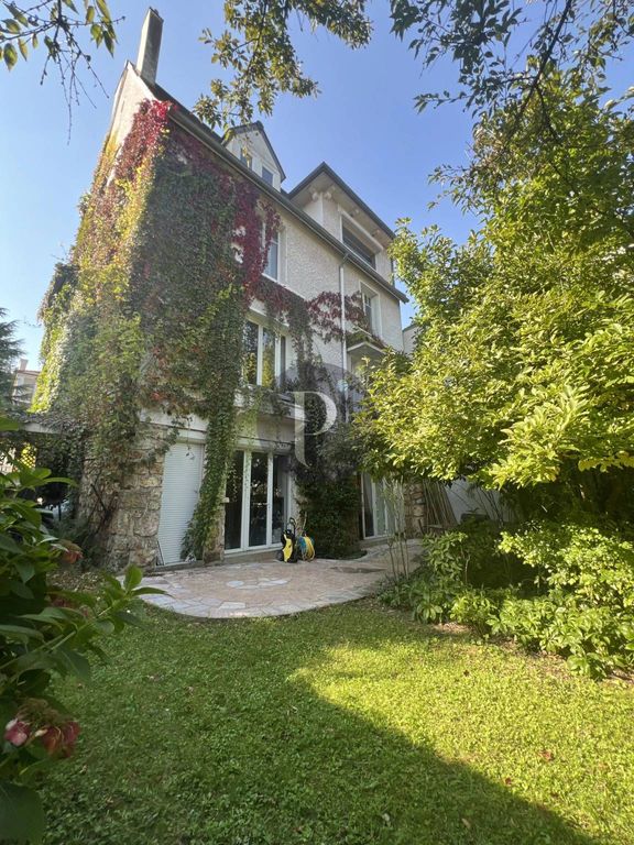 5 bedrooms House in Sceaux, France No. 121410