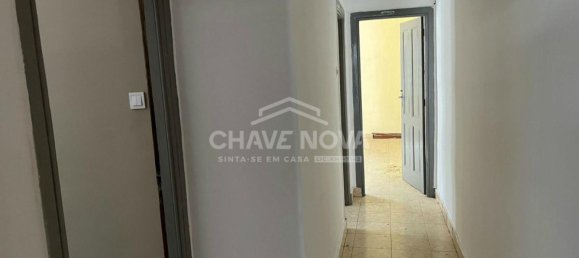 400m² Building in Porto, Portugal No. 37943 9