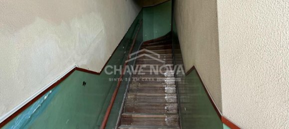 400m² Building in Porto, Portugal No. 37943 12