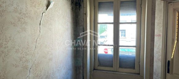 400m² Building in Porto, Portugal No. 37943 5