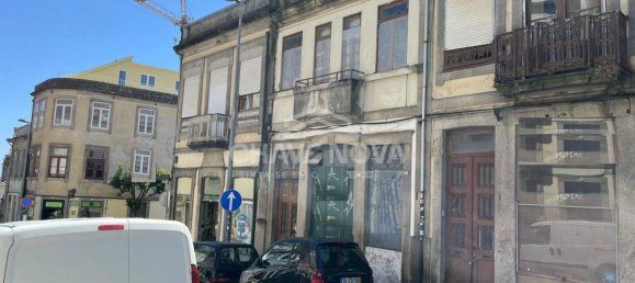 400m² Building in Porto, Portugal No. 37943 11