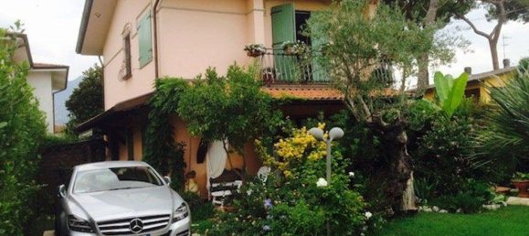 8-salle Villa à Montignoso, Italy No. 49603 2