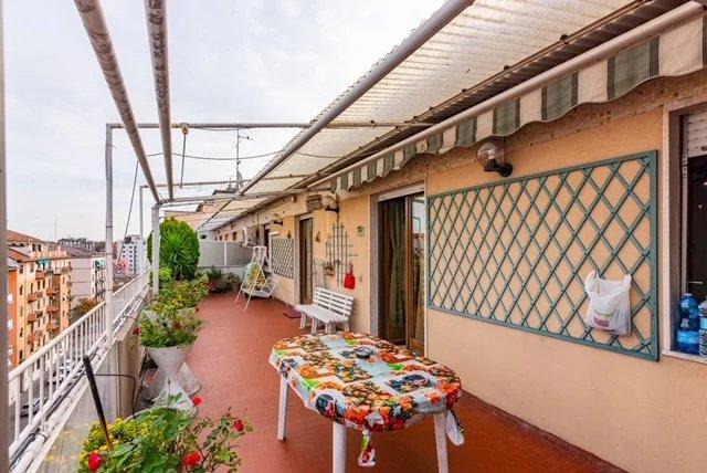 4-salle Villa à Milan, Italy No. 245738