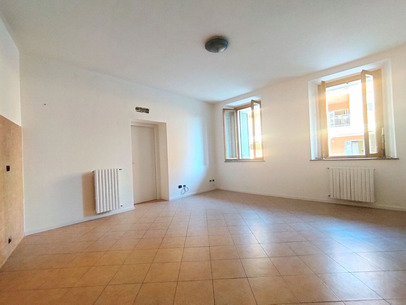 3غرفة شقة في Rho, Italy رقم 22921