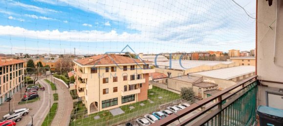 Apartamento de 4 habitaciónes en Pioltello, Italy No. 38935 5