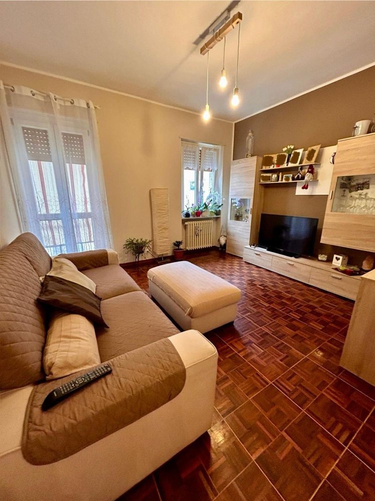 5 bedrooms Apartment in Biella, Italy No. 358062