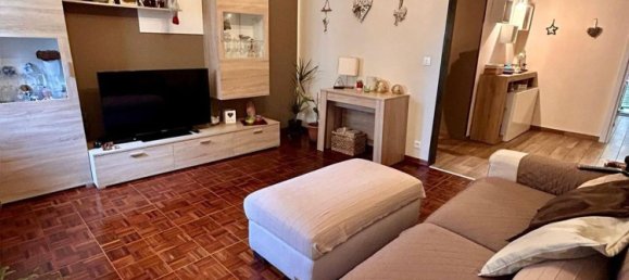 5 bedrooms Apartment in Biella, Italy No. 358062 2