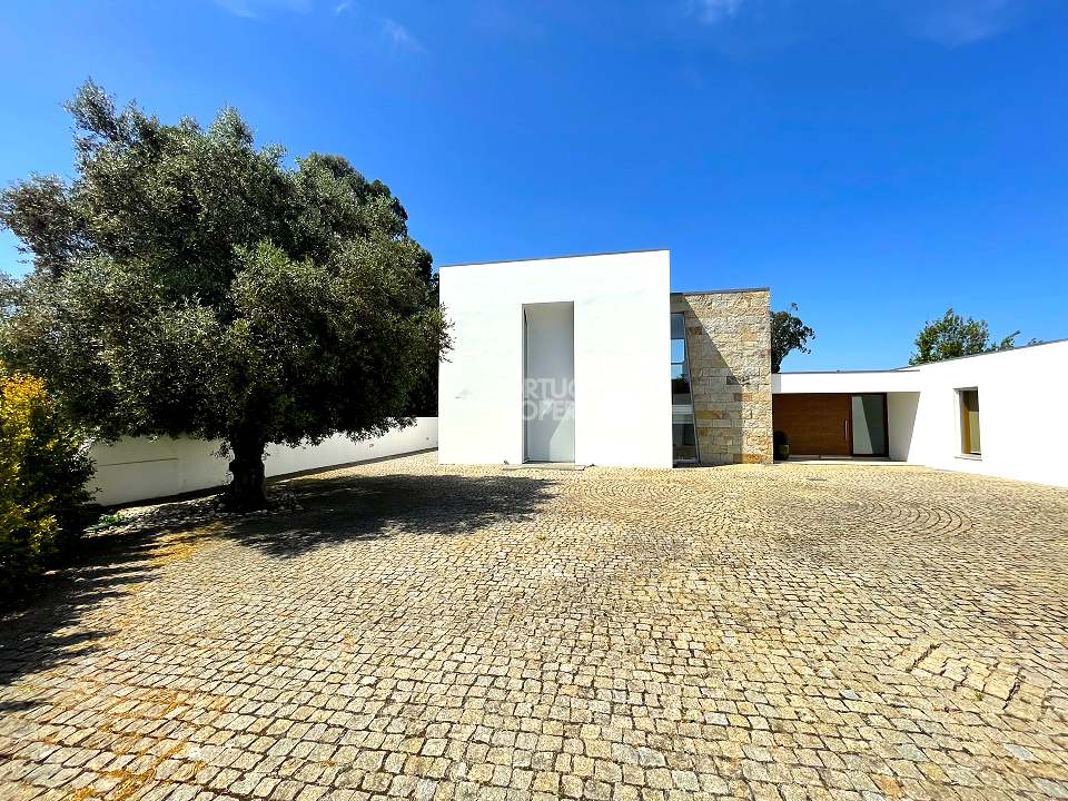 Вилла с 6 спальнями в Авейру, Португалия № 120254