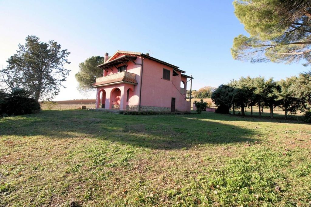 4 bedrooms House in Roccastrada, Italy No. 135000