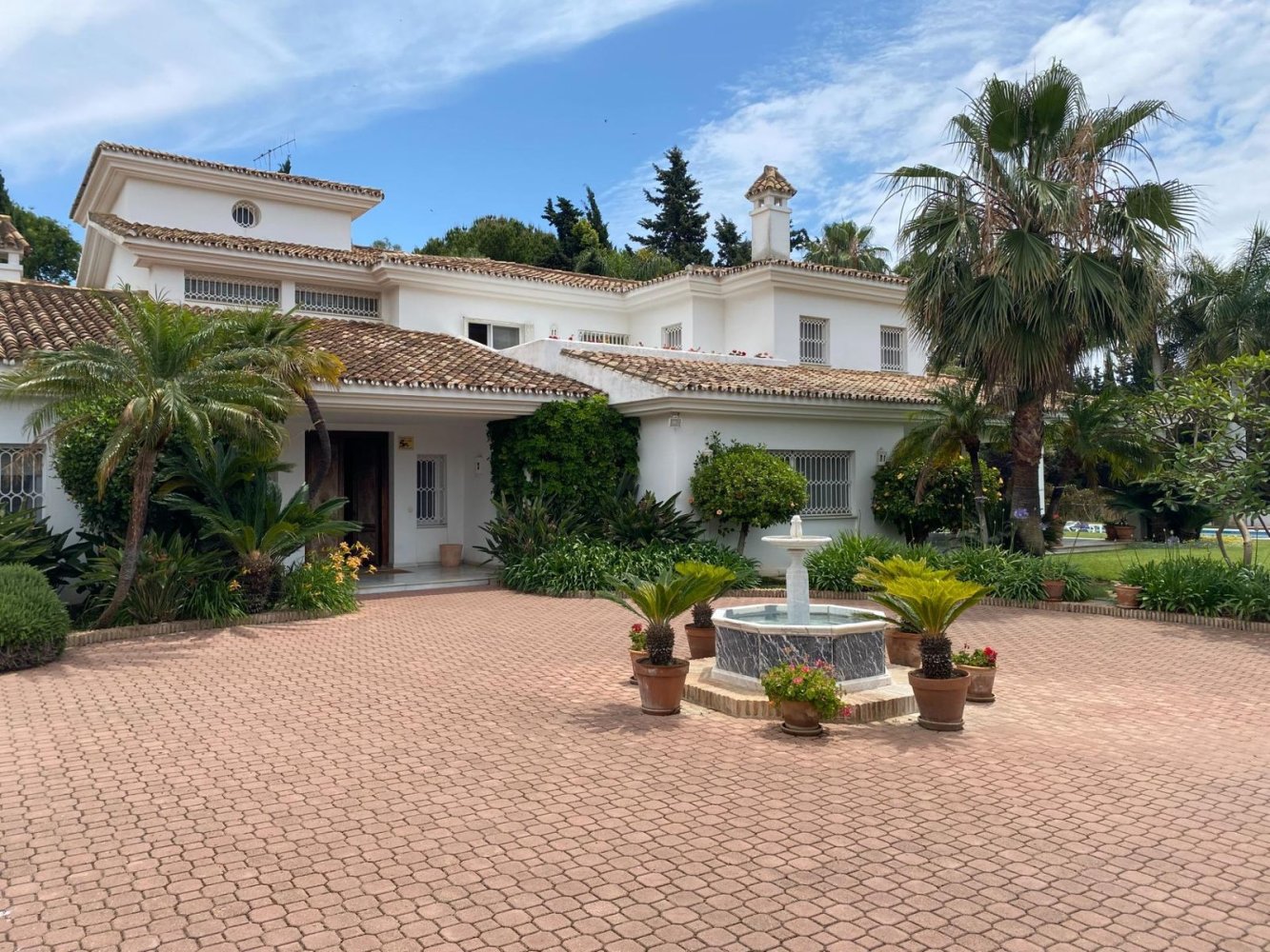 Villa de 8 dormitorios en Marbella, Spain No. 142828
