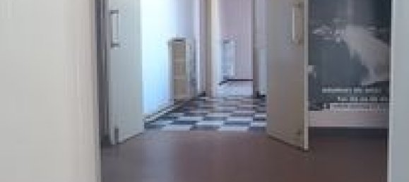 246m² Garage in Gournay-en-Bray, France No. 353672 3