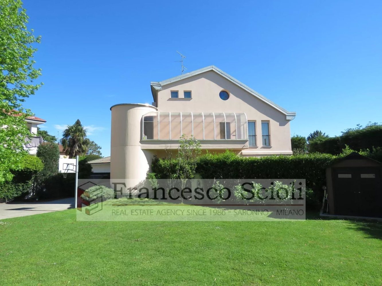 5 rooms Villa in Saronno, Italy No. 14345