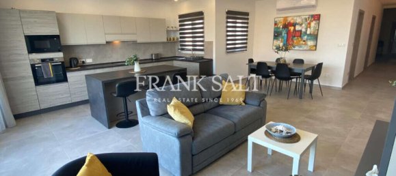 3 bedrooms Penthouse in Marsalforn, Malta No. 5953 4