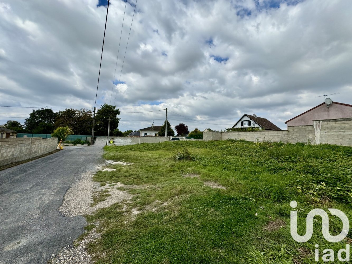 Terreno en Juvigny, France No. 231614