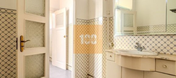 614m² Building in Porto, Portugal No. 123459 7