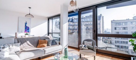 3 rooms Apartment in Paris, France No. 125051 3