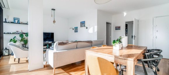 3 rooms Apartment in Paris, France No. 125051 2