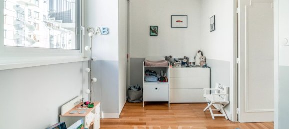 3 rooms Apartment in Paris, France No. 125051 7