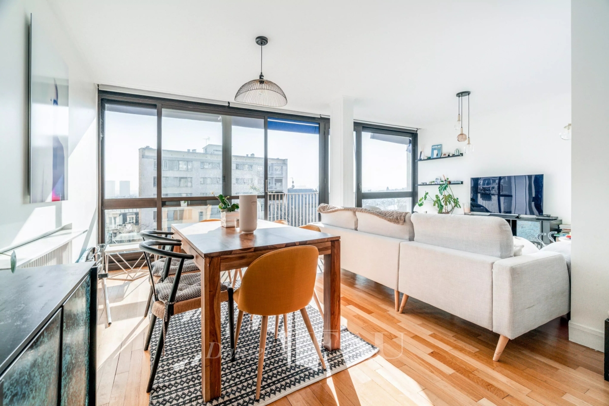 3 rooms Apartment in Paris, France No. 125051