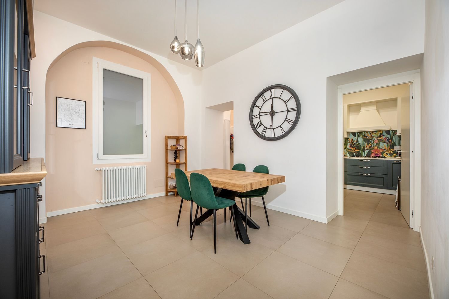 4 bedrooms Apartment in Rome, Italy No. 377945