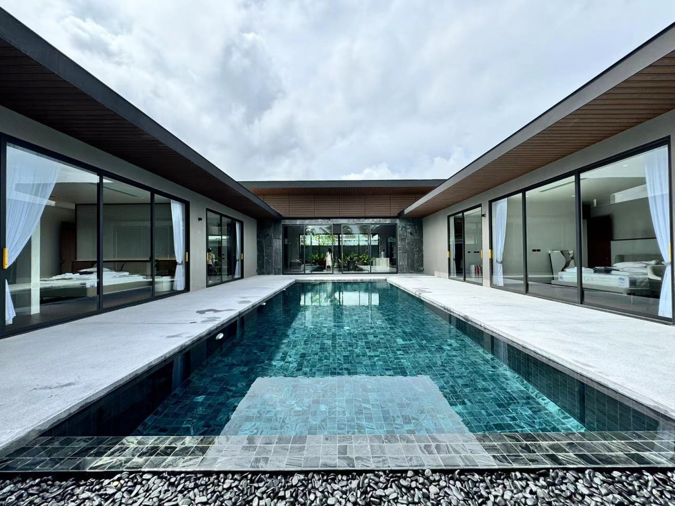 Villa de 4 dormitorios en Chalong, Thailand No. 8681