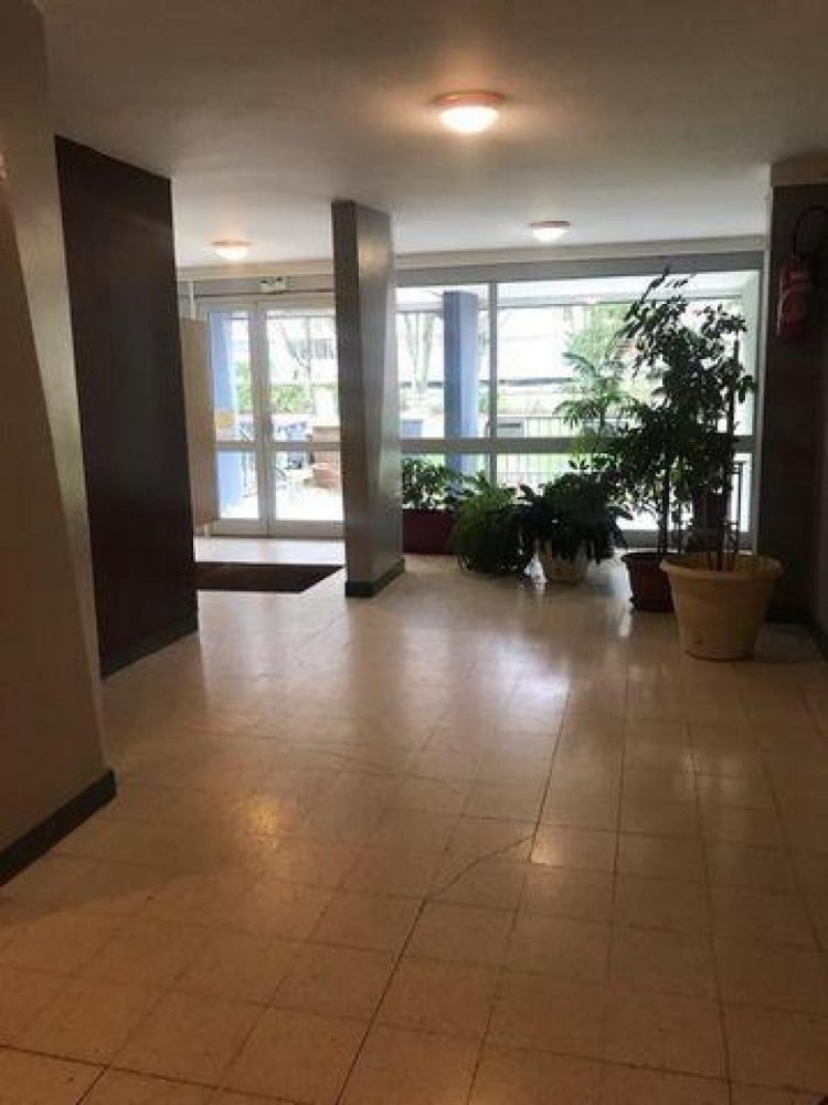 Квартира с 2 спальнями в Жуаньи, Франция № 8884