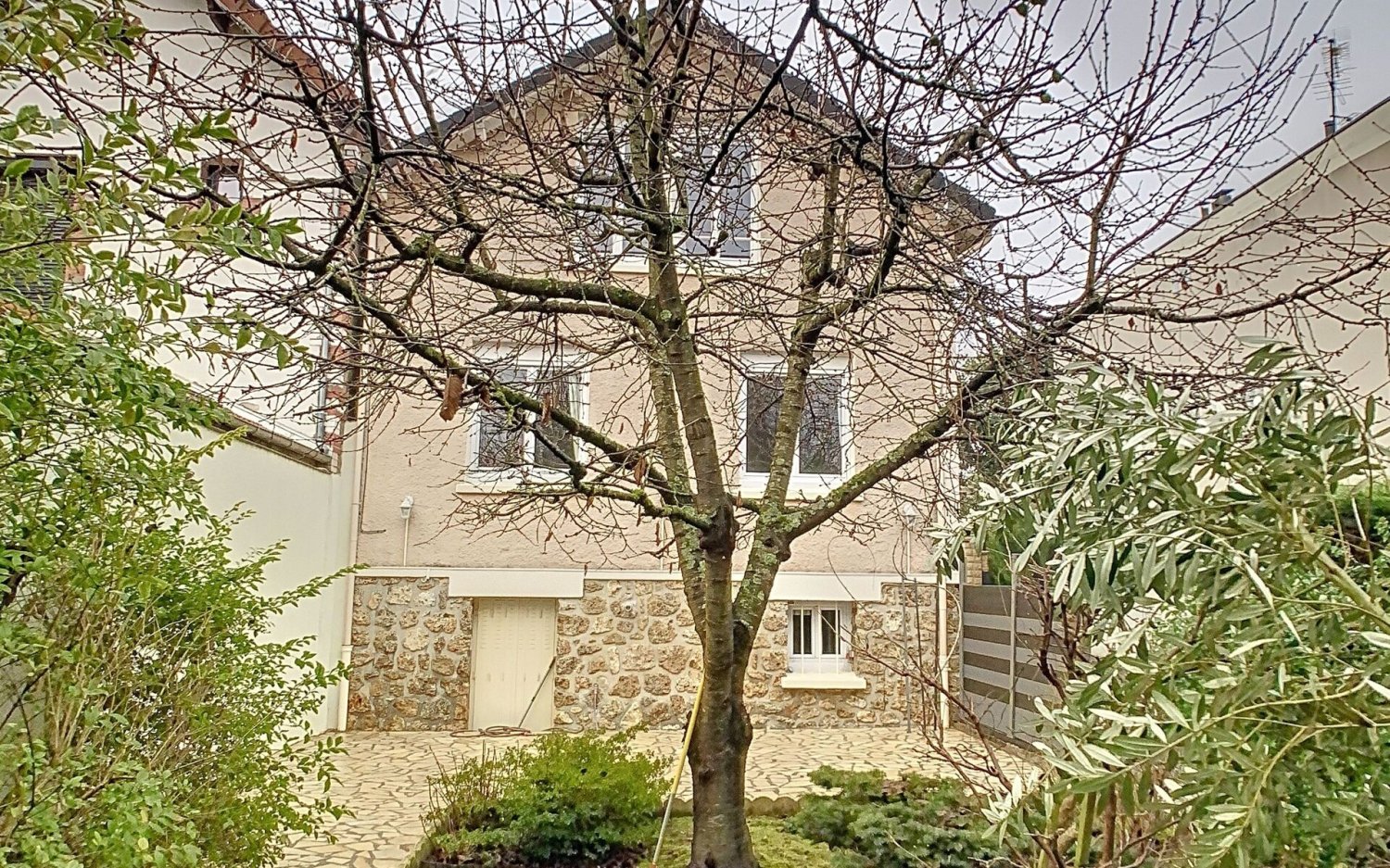 3 bedrooms House in Clamart, France No. 138246