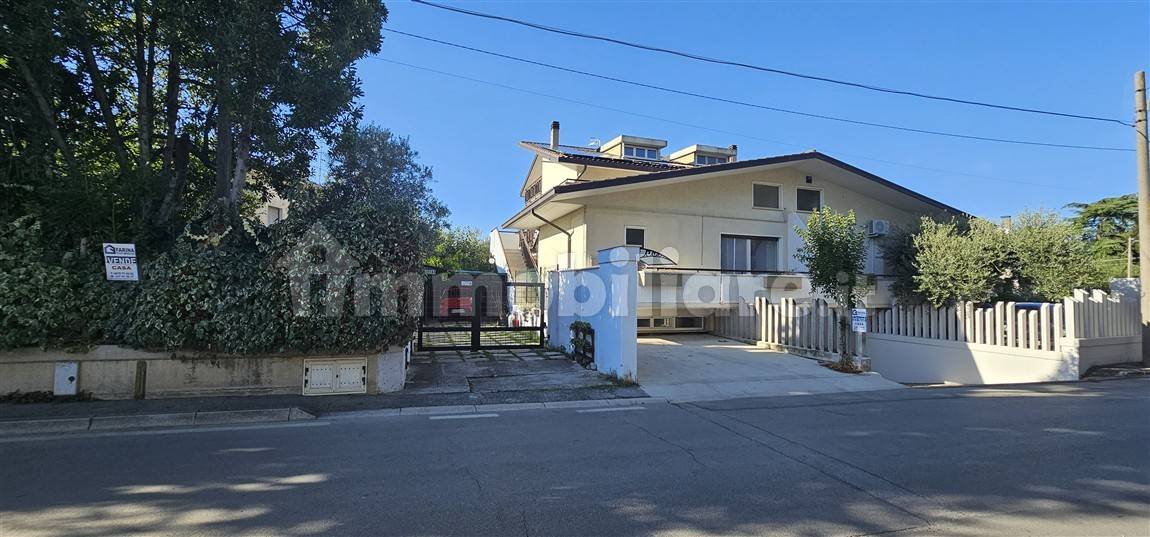 4 chambres Villa à Lanciano, Italy No. 373999