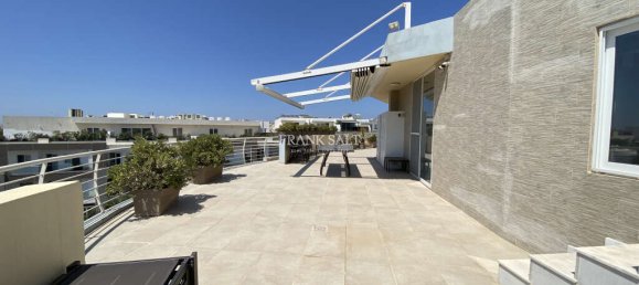 3 bedrooms Penthouse in Attard, Malta No. 11664 4
