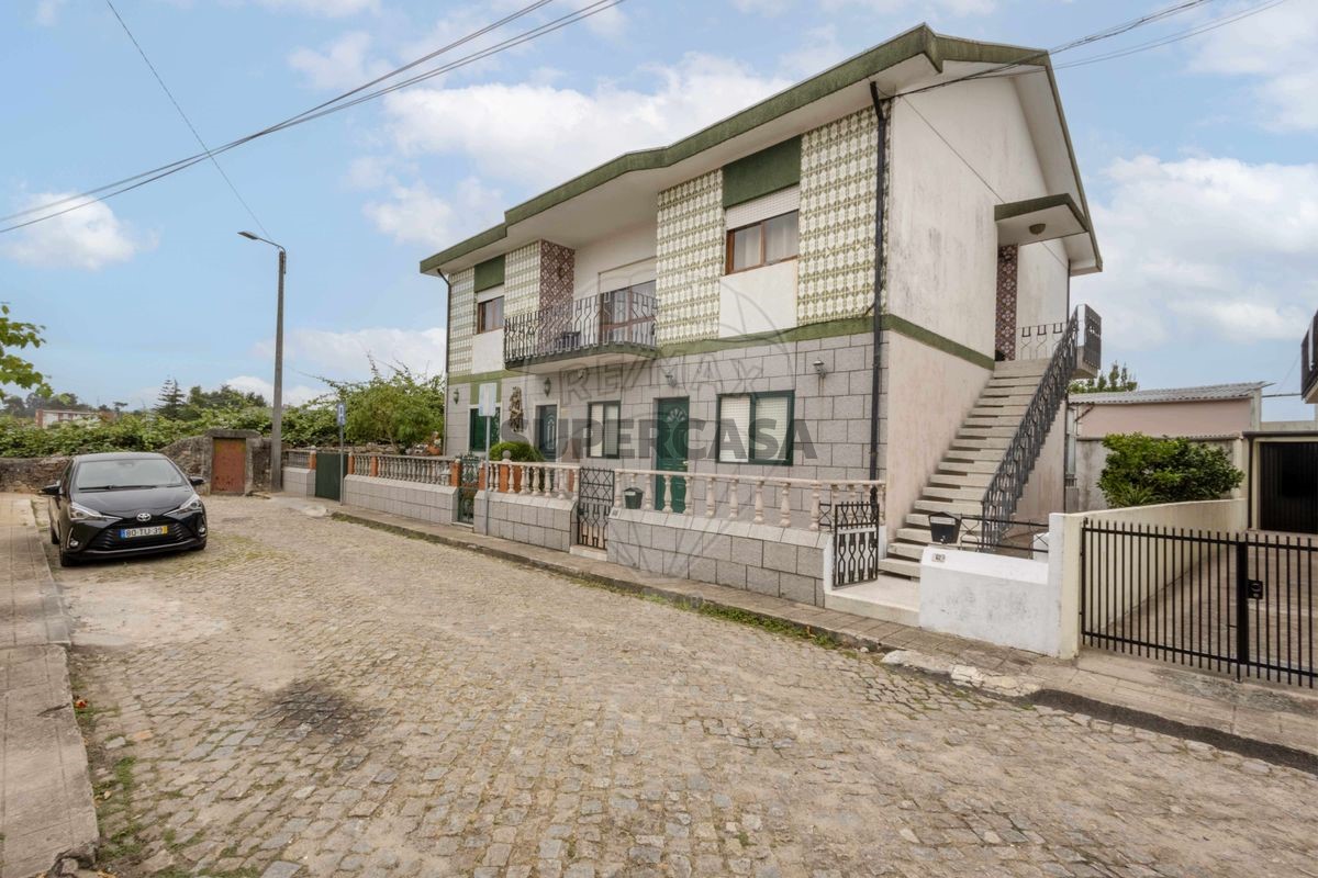 Dúplex de 3 dormitorios en Ermesinde, Portugal No. 220331