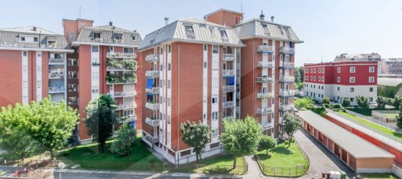 3-salle Appartement à Baranzate, Italy No. 34543 9