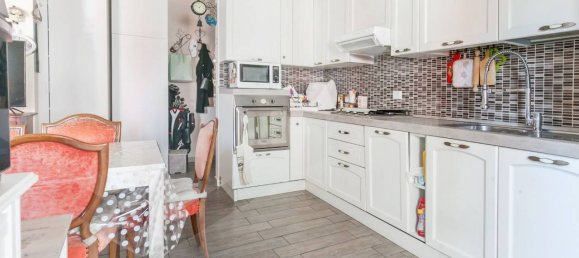 3-salle Appartement à Baranzate, Italy No. 34543 34