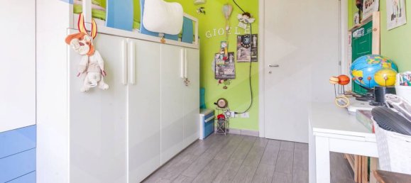 3-salle Appartement à Baranzate, Italy No. 34543 5