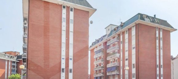 3-salle Appartement à Baranzate, Italy No. 34543 48