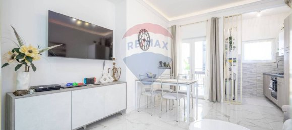 2 bedrooms Apartment in Trieste, Italy No. 18653 2