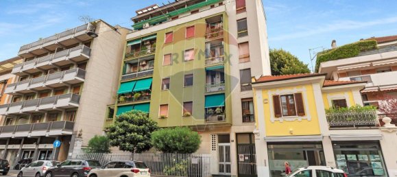 2 bedrooms Apartment in Milan, Italy No. 380069 22