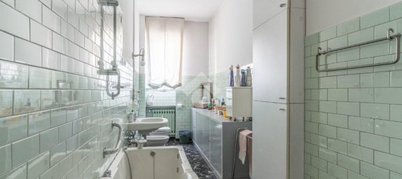 4 bedrooms Apartment in Milan, Italy No. 378844 5