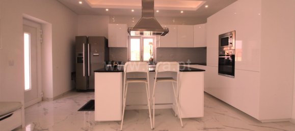 4 bedrooms House in Portimao, Portugal No. 186931 6