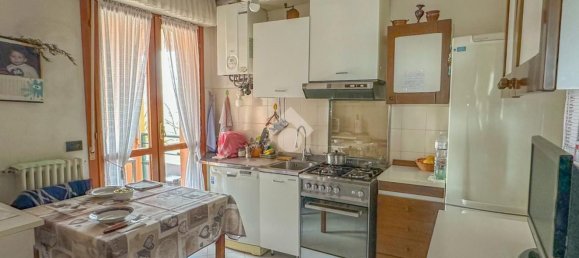 3 rooms Apartment in Parma, Italy No. 79368 4