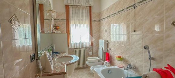 3 rooms Apartment in Parma, Italy No. 79368 8