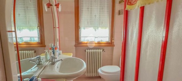 3 rooms Apartment in Parma, Italy No. 79368 10