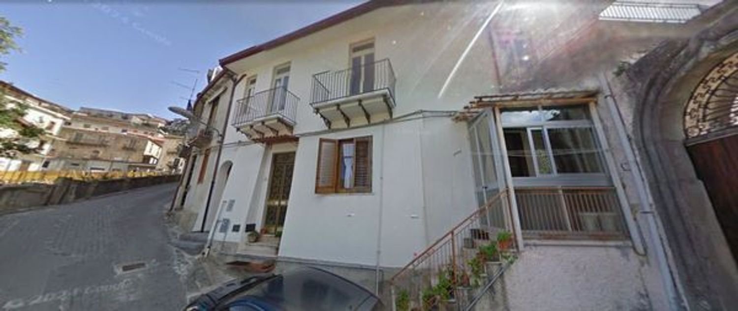 Дом с 7 комнатами в Сант Анджело ди Броло, Италия № 43126